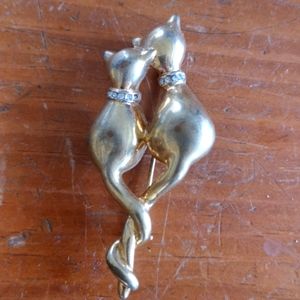 Cats metal brooch